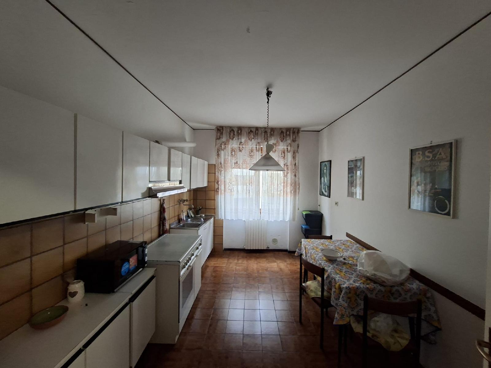 QUADRILOCALE IN BUONE CONDIZIONI 6