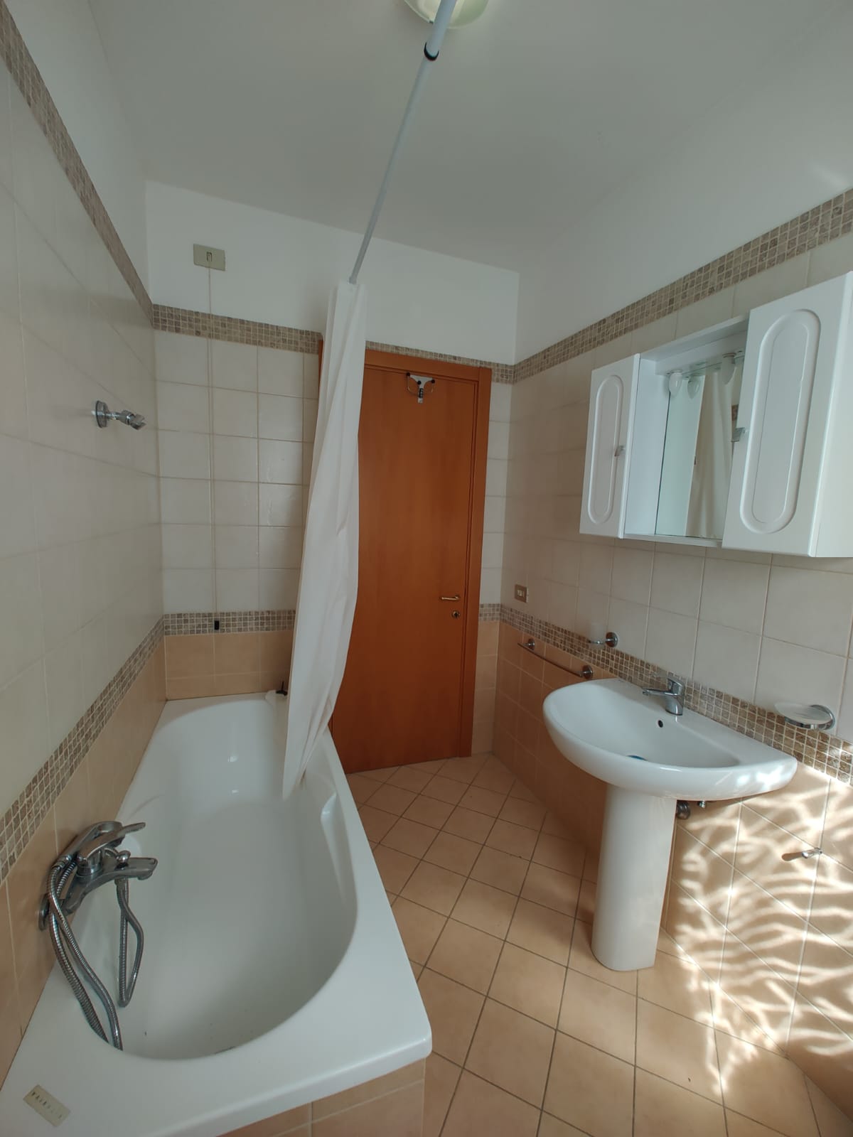 TRILOCALE CENTRALE CON GARAGE 11